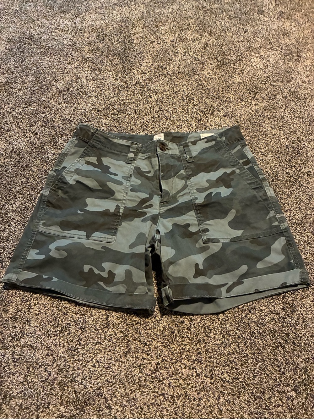 GAP Women's Camouflage Cargo Shorts - Olive & Gray